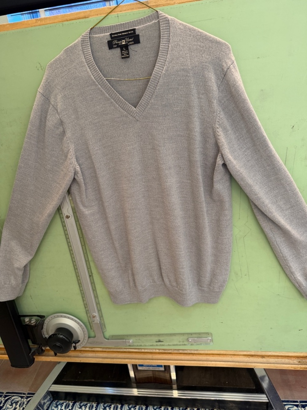Pronto Uomo Men's V-Neck Sweater in Light Gray